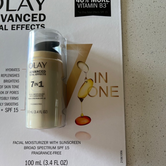 Olay Advanced Total Effects 40% More Vitamin B3 +SPF 15--Size 3.4 FL OZ/100 mL - Picture 4 of 7